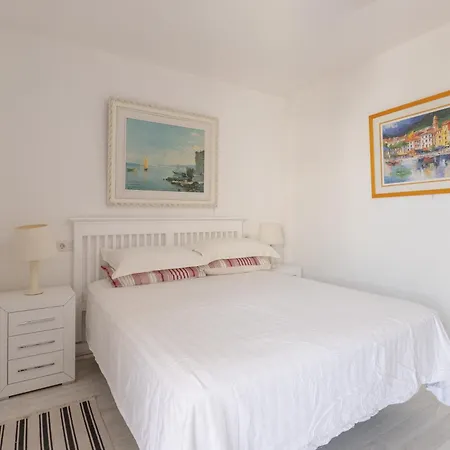 Two Bedroom Beside Marina * Màlaga